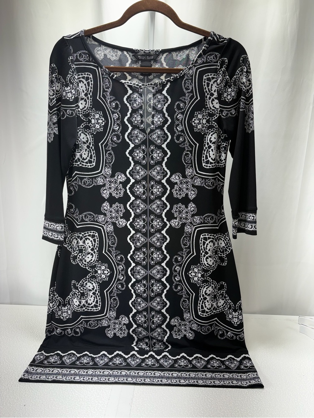 White House Black Market Black and White Paisley-Print Long Sleeve Dress 4370